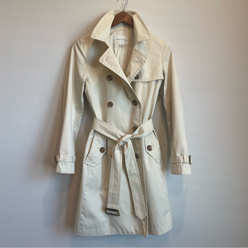 Banana Republic women’s classic trench coat Size: M